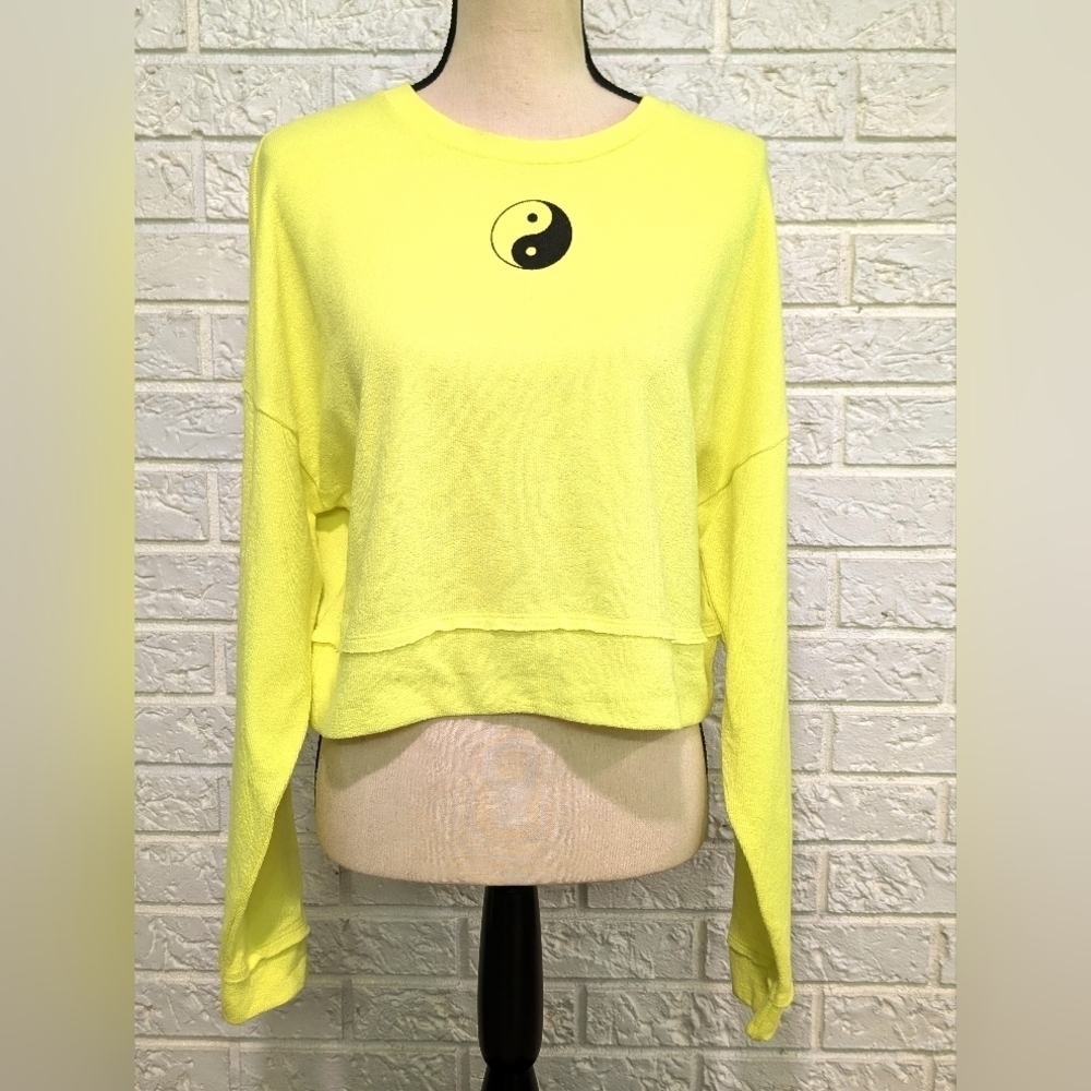 NWT Hot Topic Neon Yellow Yin-Yang Crop Sweatshirt Long Sleeve Sz M Lightweight - Picture 3 of 8